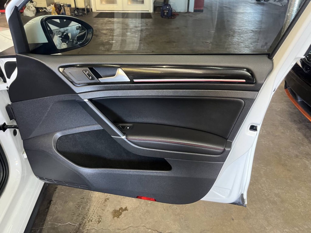 2017 Volkswagen GTI Image 10