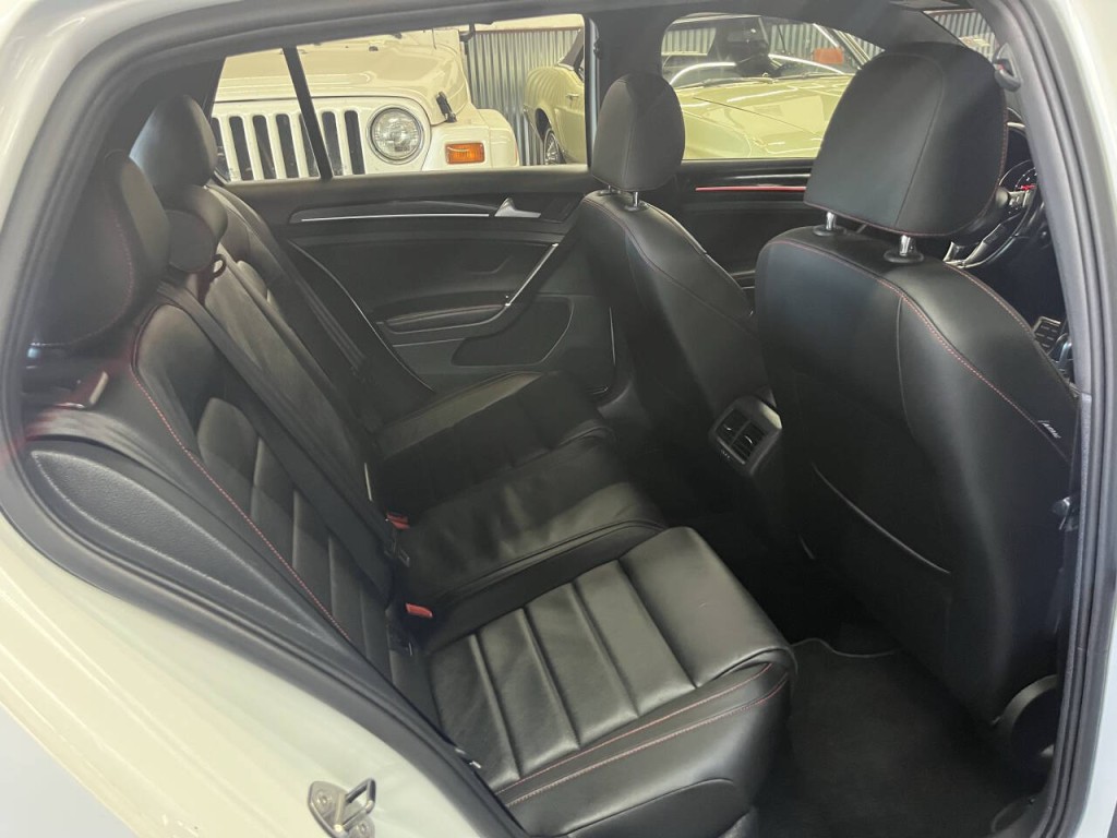 2017 Volkswagen GTI Image 11