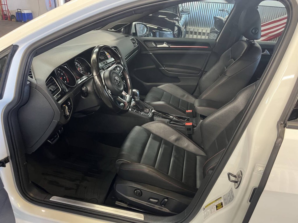 2017 Volkswagen GTI Image 17