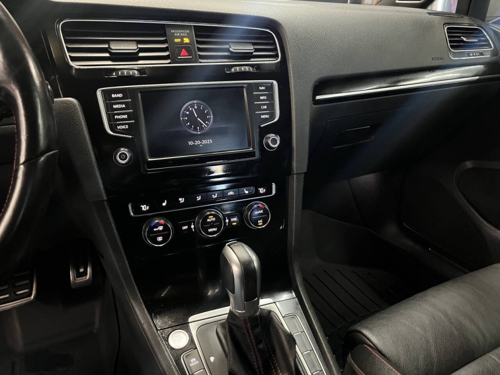 2017 Volkswagen GTI Image 19