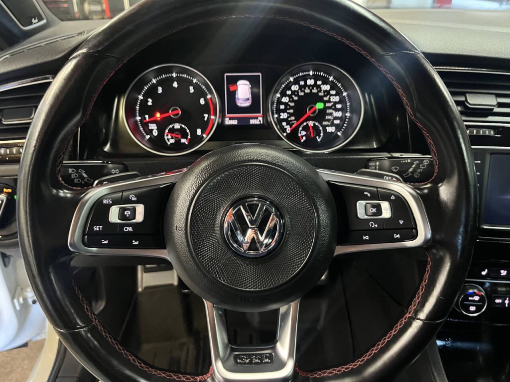 2017 Volkswagen GTI Image 20
