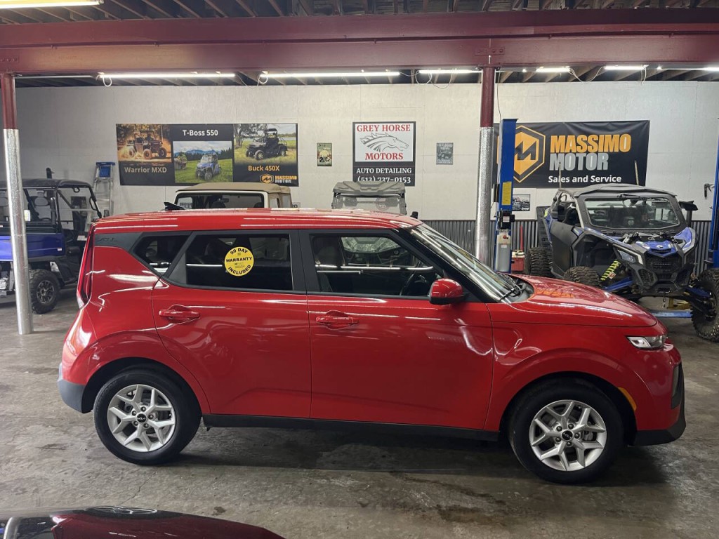 2022 Kia Soul Image 2