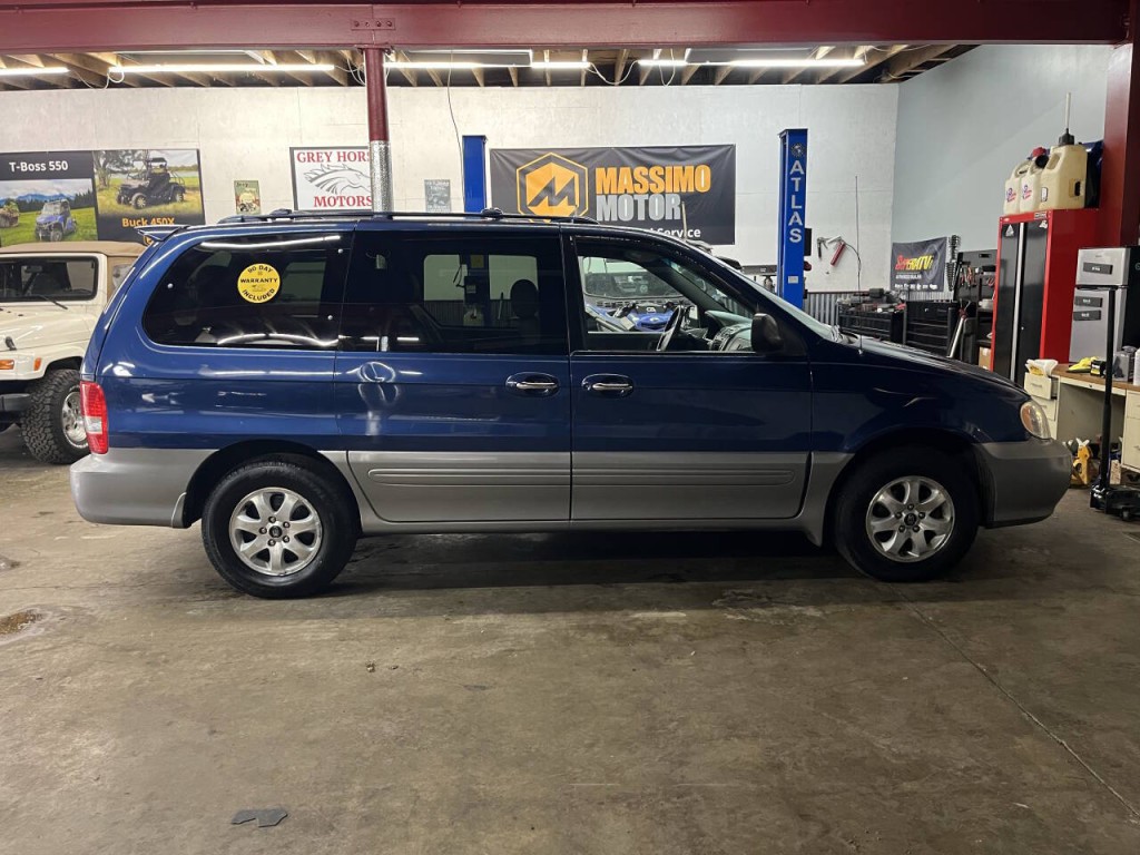 2005 Kia Sedona Image 2