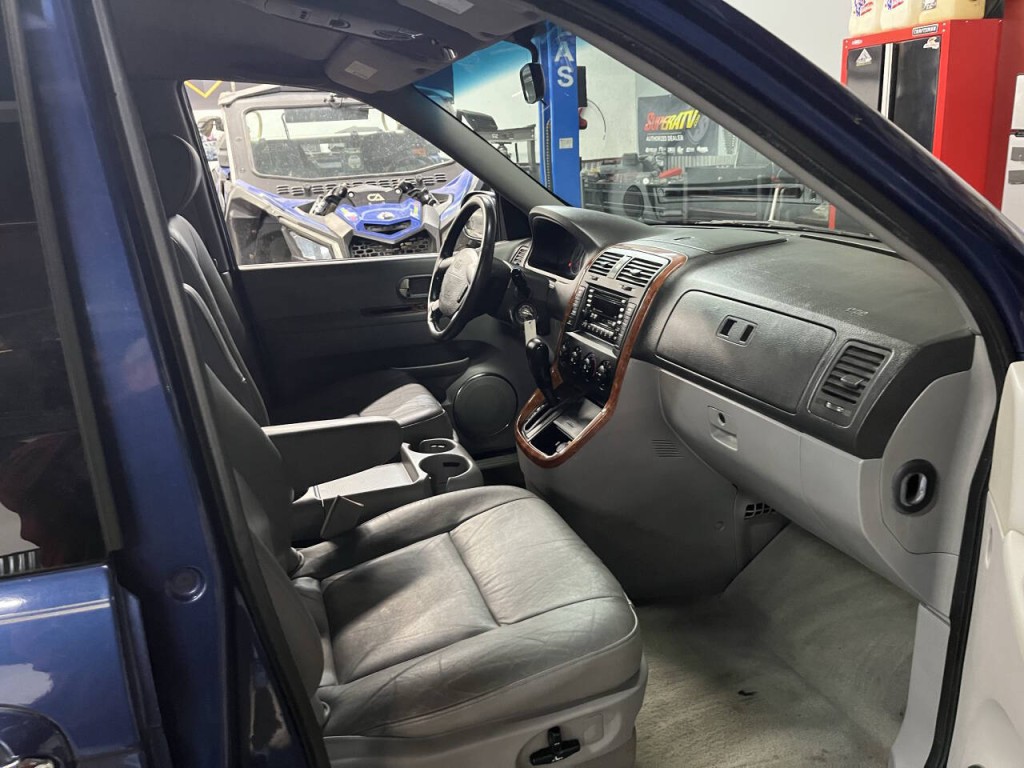 2005 Kia Sedona Image 9
