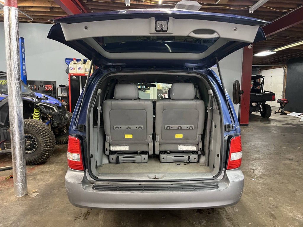 2005 Kia Sedona Image 14