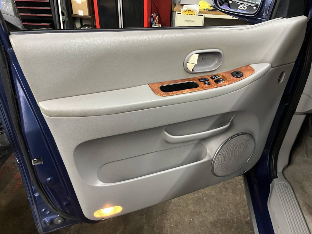 2005 Kia Sedona Image 18