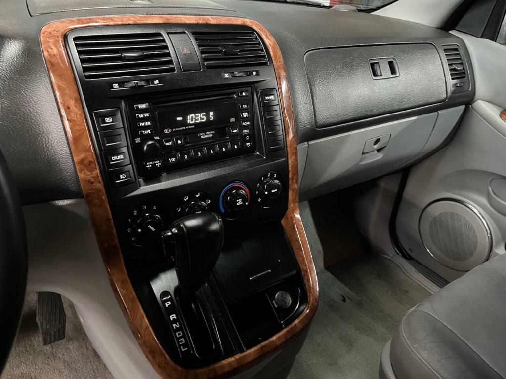 2005 Kia Sedona Image 19