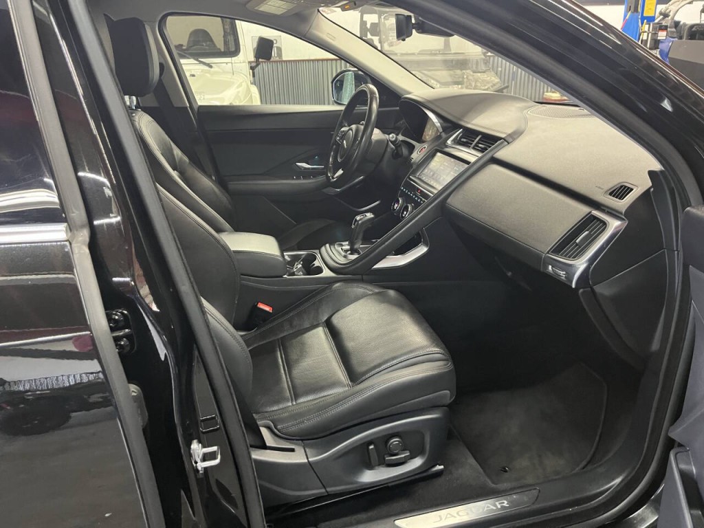 2018 Jaguar E-pace Image 9
