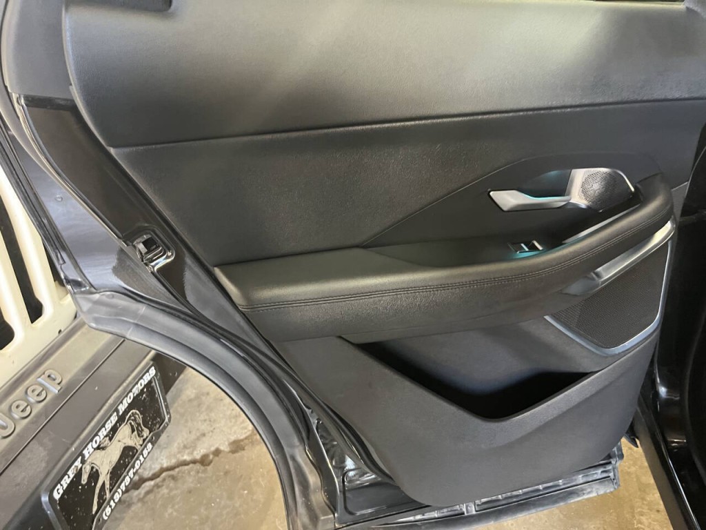 2018 Jaguar E-pace Image 16