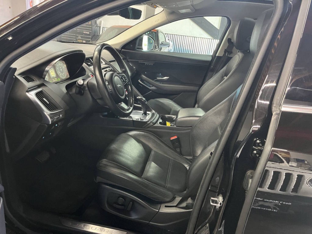 2018 Jaguar E-pace Image 17
