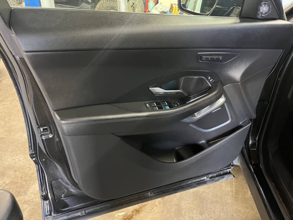 2018 Jaguar E-pace Image 18