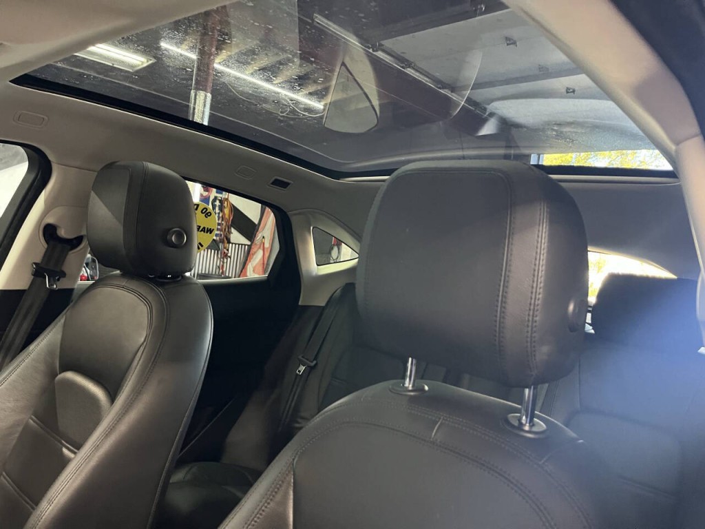 2018 Jaguar E-pace Image 19