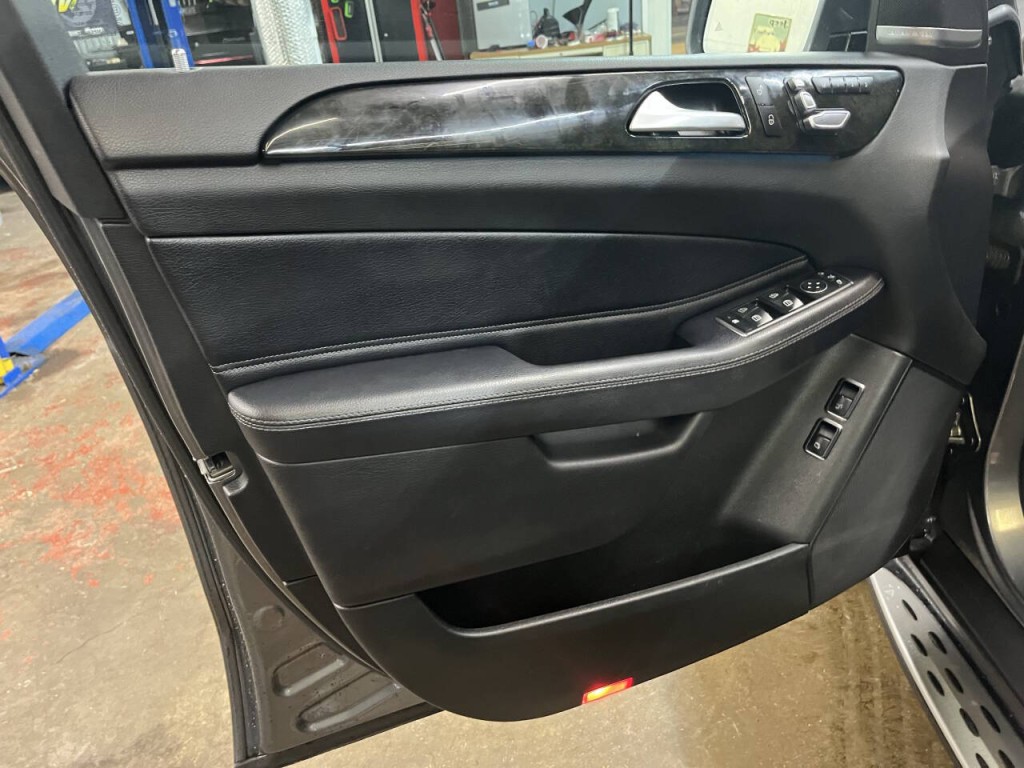 2017 Mercedes-Benz GLS-Class Image 17