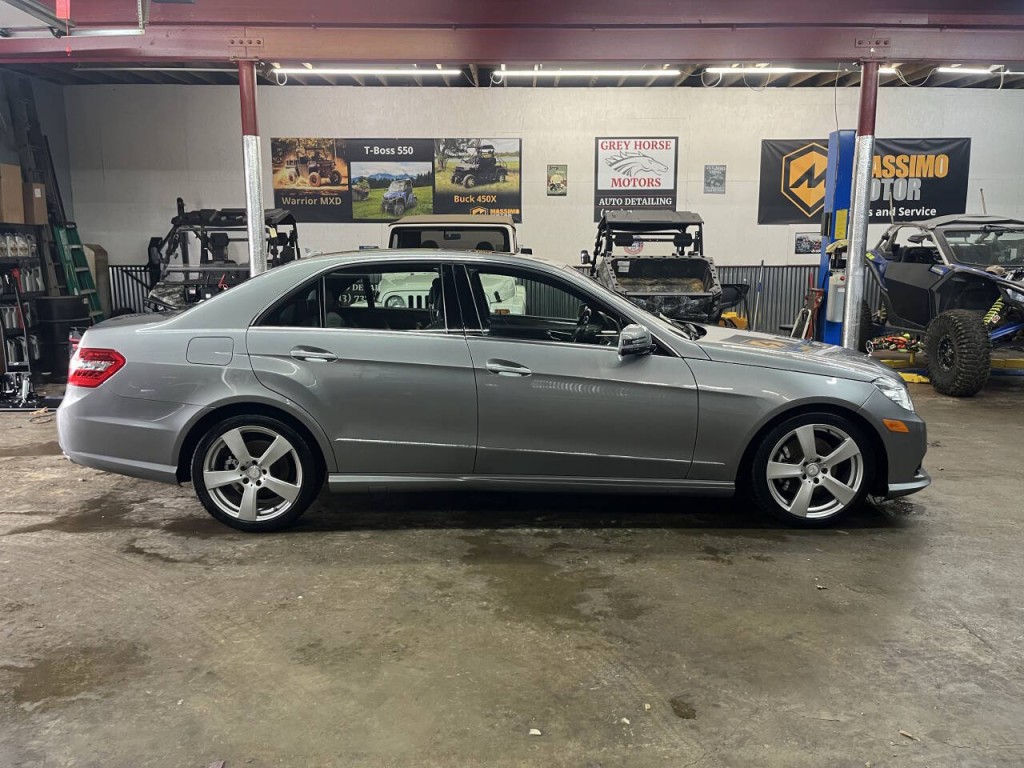 2010 Mercedes-Benz E-Class Image 2