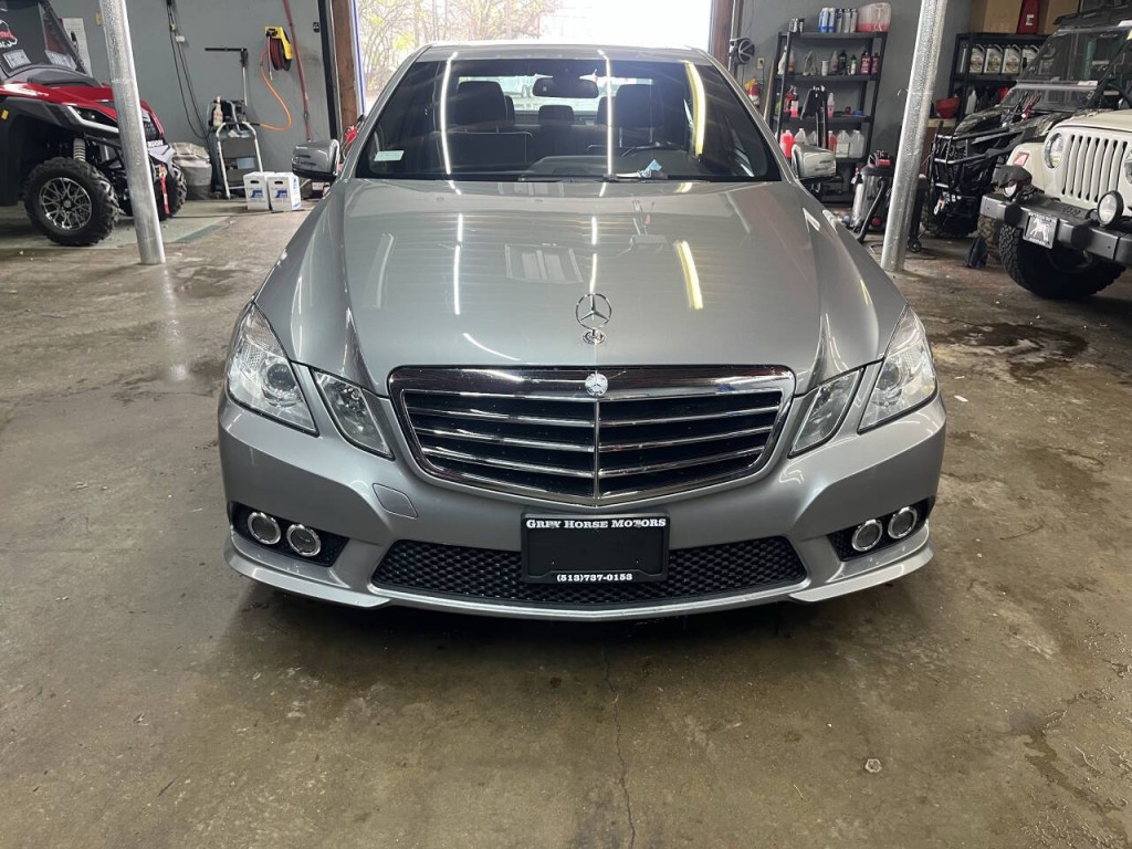 2010 Mercedes-Benz E-Class Image 4