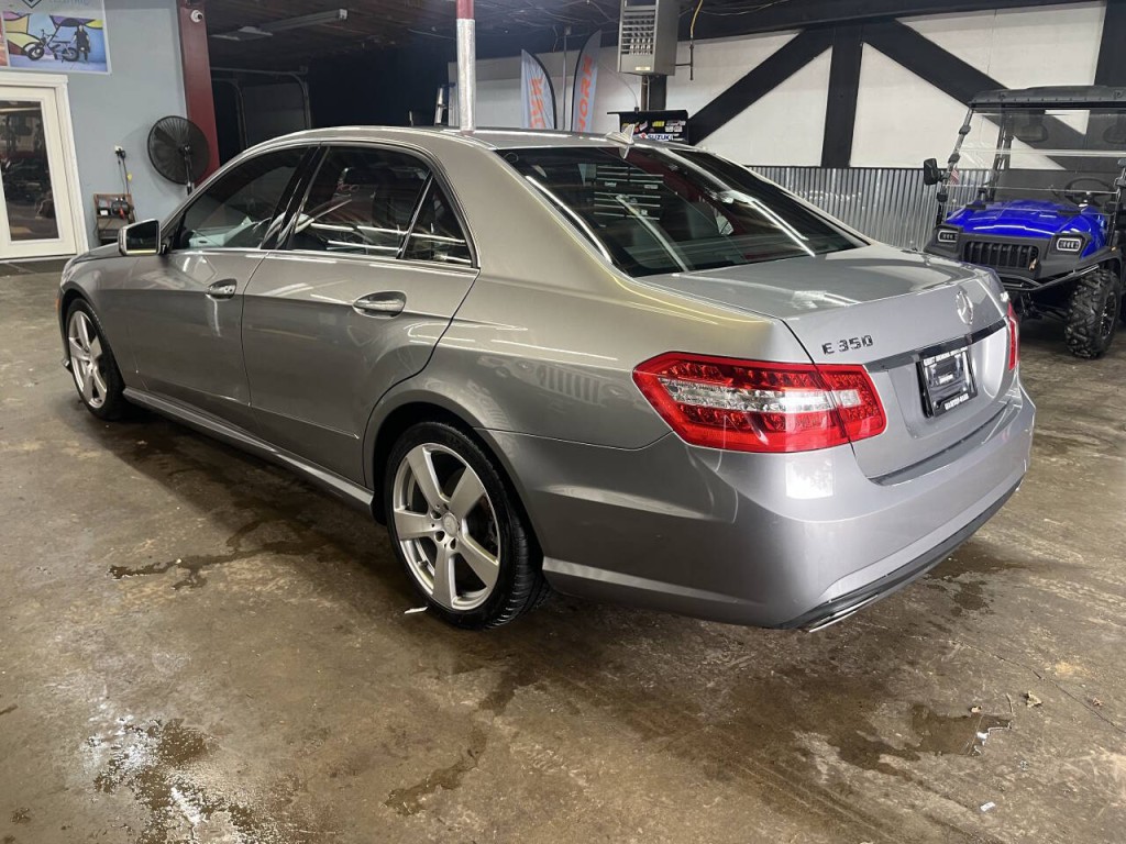 2010 Mercedes-Benz E-Class Image 6