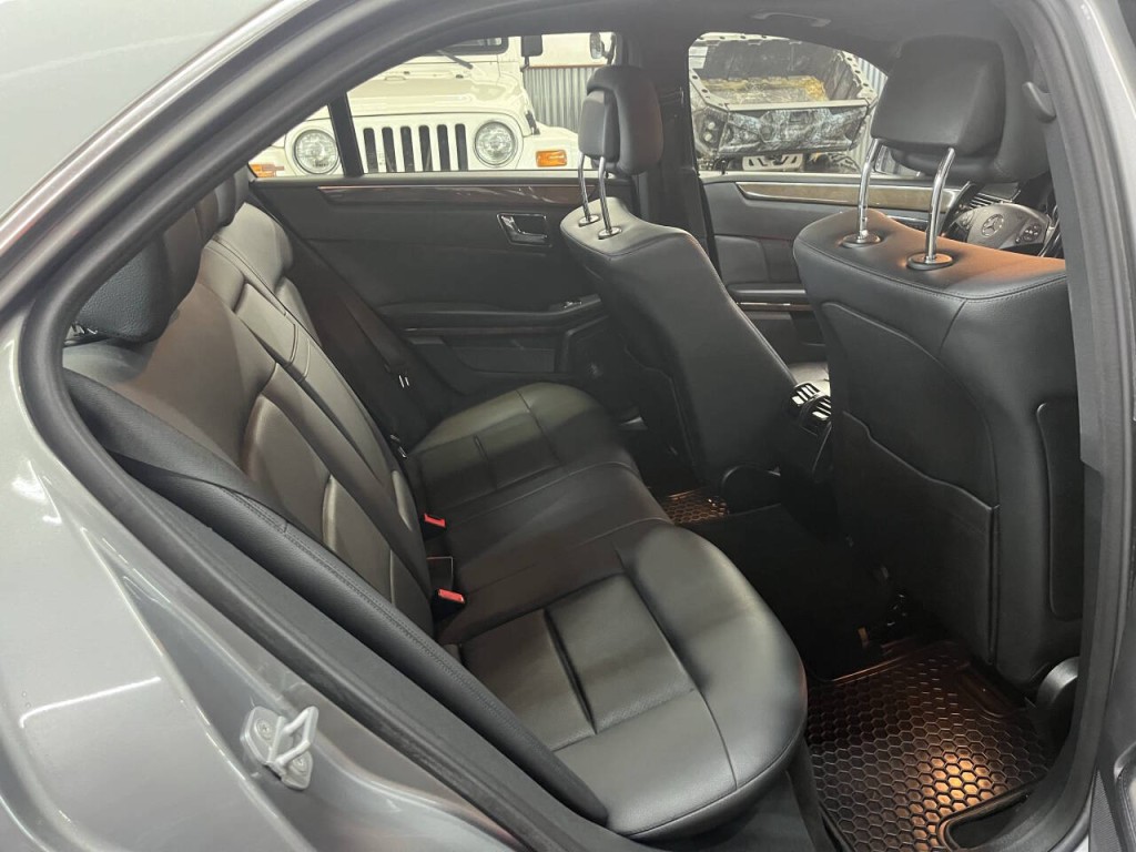 2010 Mercedes-Benz E-Class Image 11