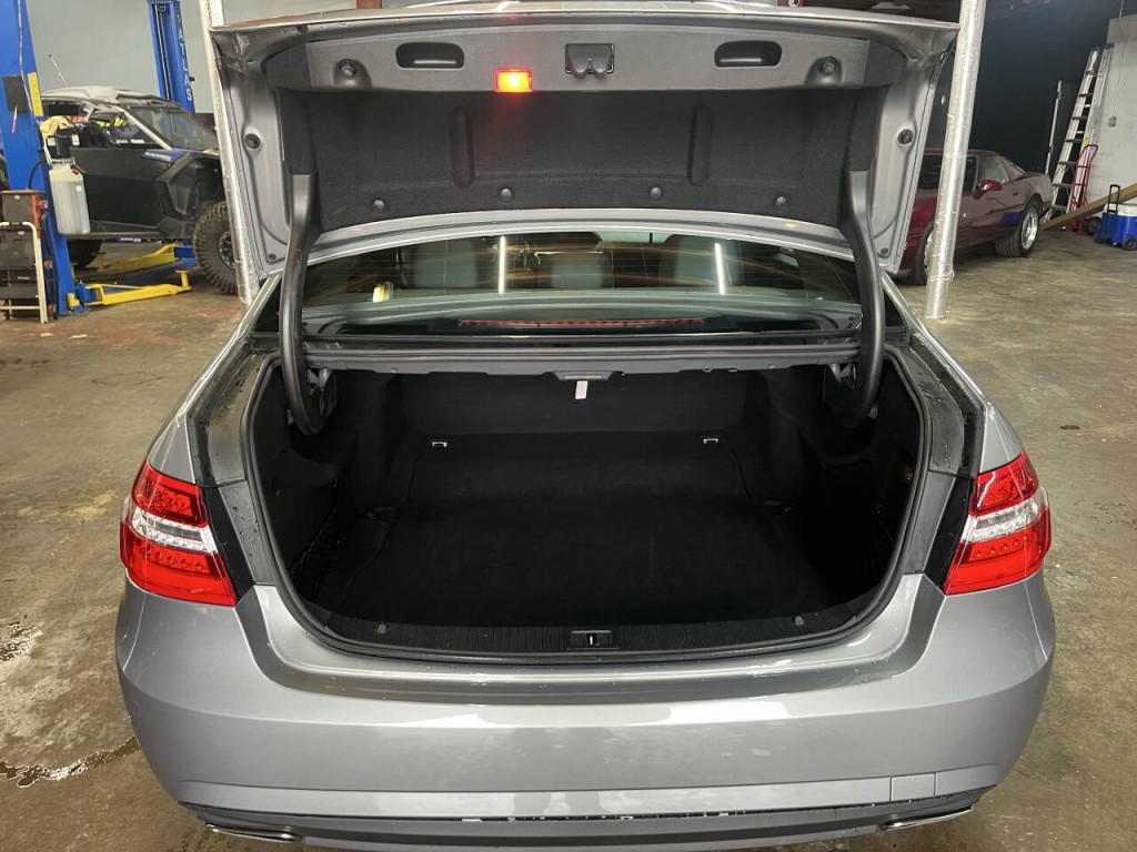 2010 Mercedes-Benz E-Class Image 13