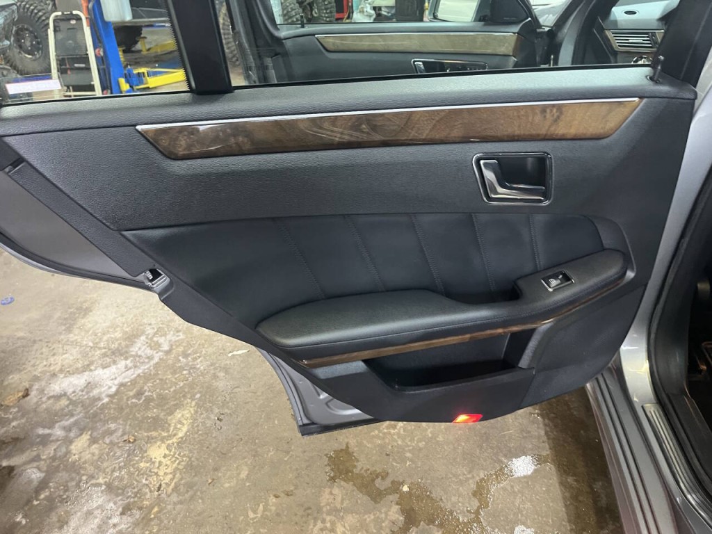 2010 Mercedes-Benz E-Class Image 16