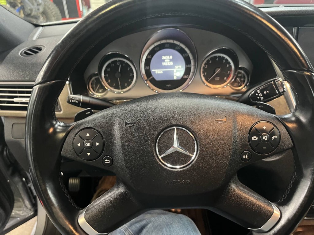 2010 Mercedes-Benz E-Class Image 19