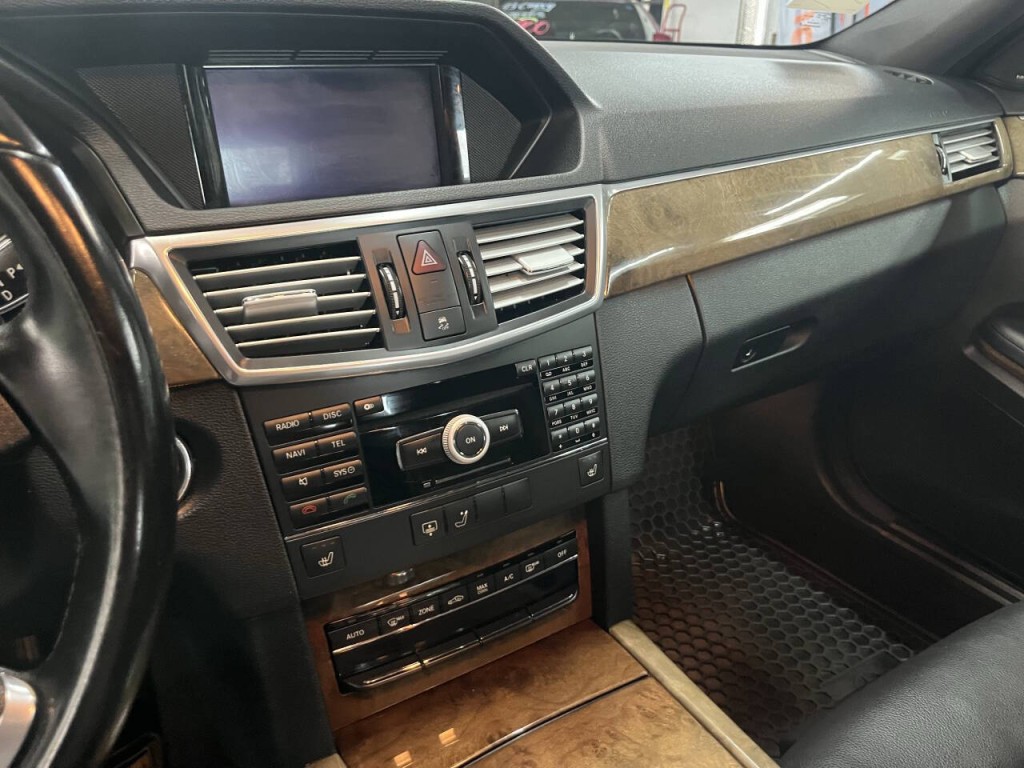 2010 Mercedes-Benz E-Class Image 20