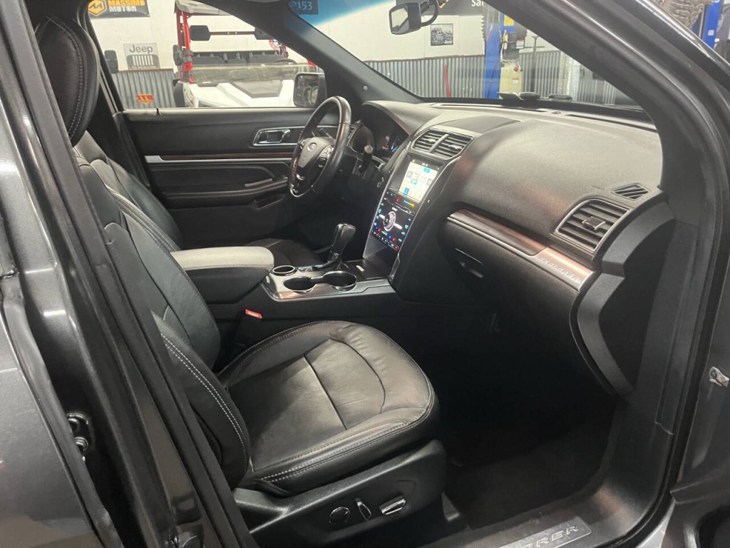 2018 Ford Explorer Image 9