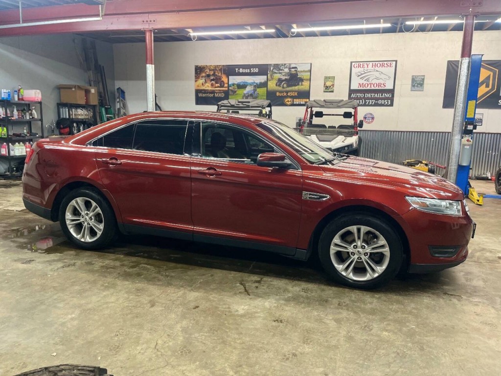 2014 Ford Taurus Image 2