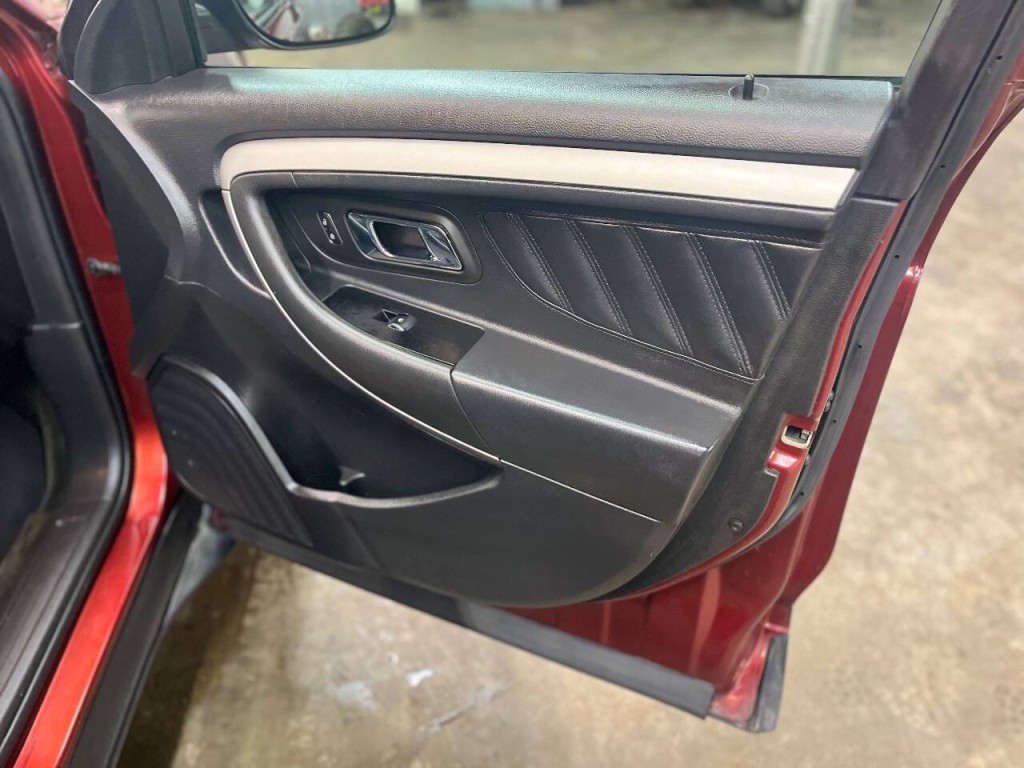 2014 Ford Taurus Image 10