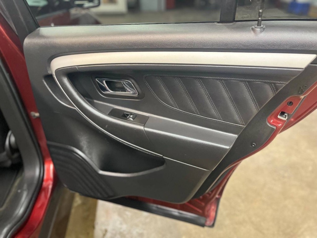 2014 Ford Taurus Image 12