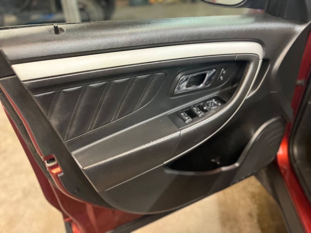 2014 Ford Taurus Image 17