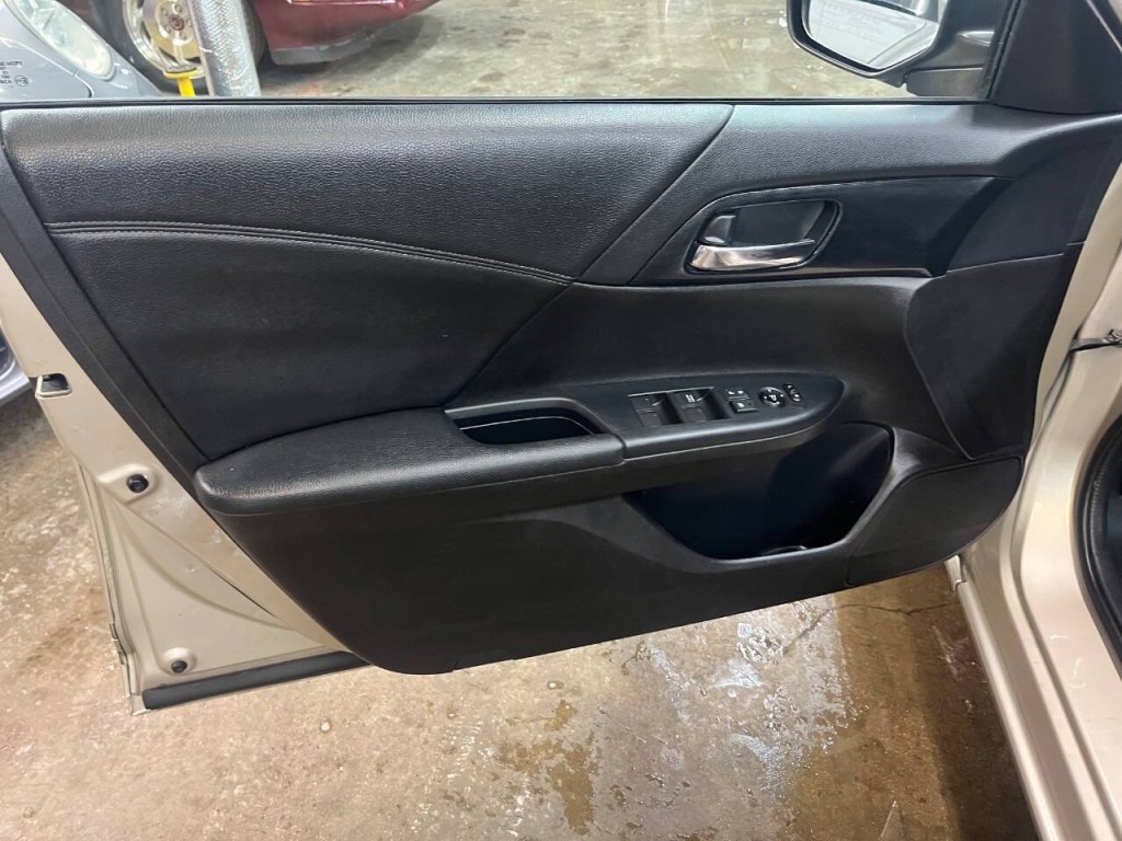 2014 Honda Accord Image 25