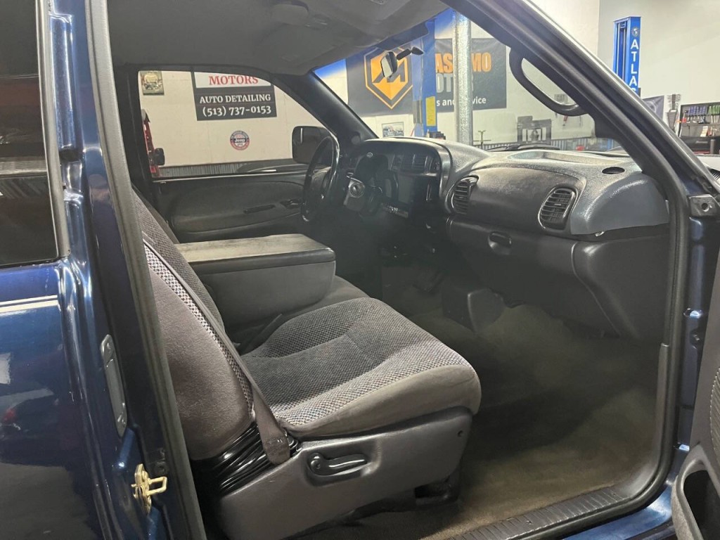 2002 Dodge Ram 2500 Image 9