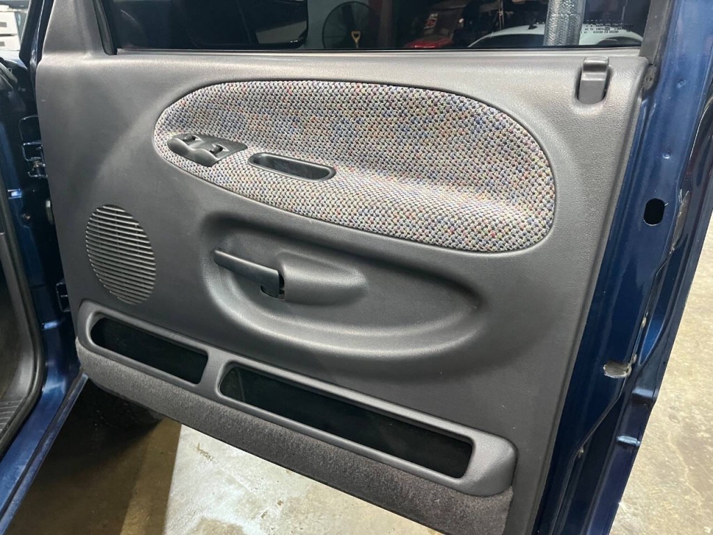 2002 Dodge Ram 2500 Image 10