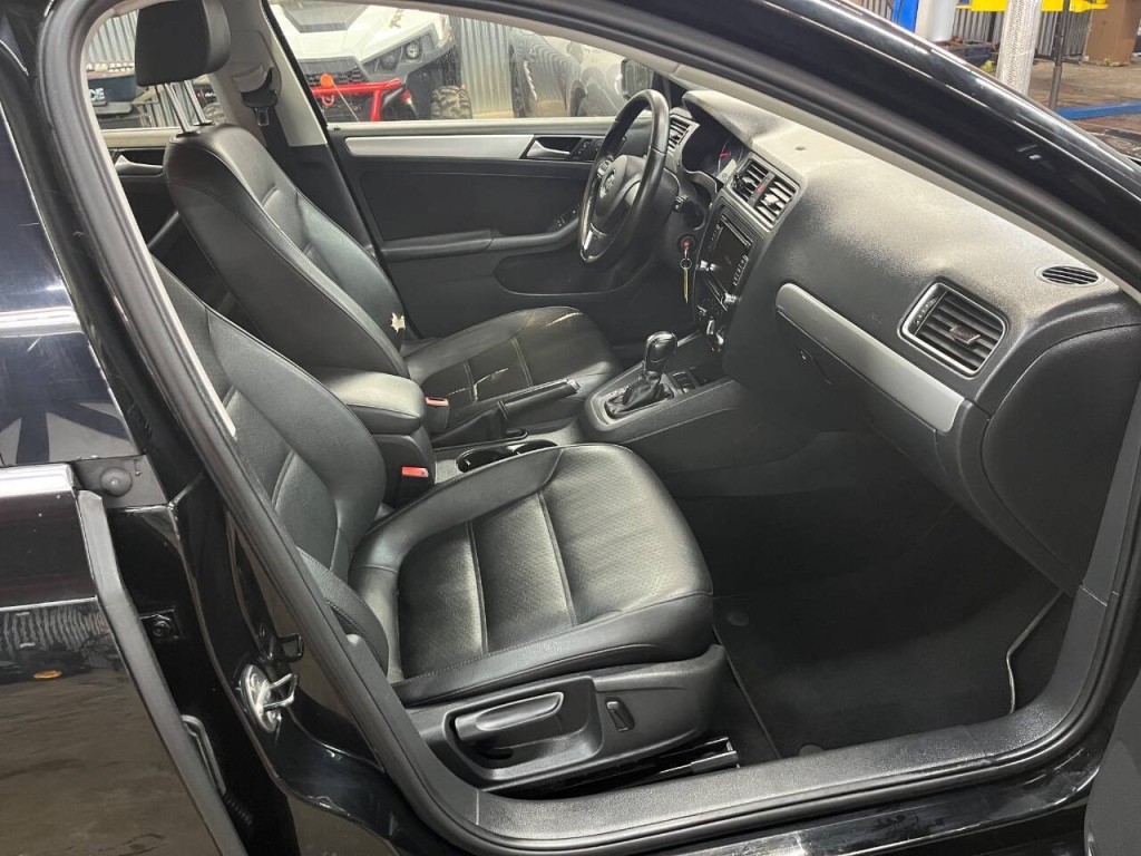 2013 Volkswagen Jetta Image 9