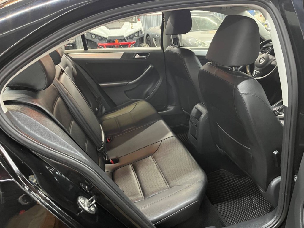 2013 Volkswagen Jetta Image 11