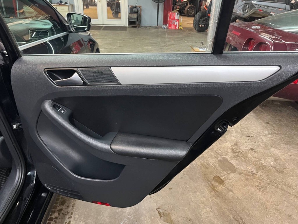 2013 Volkswagen Jetta Image 12