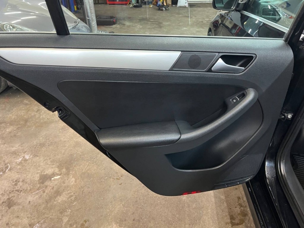 2013 Volkswagen Jetta Image 16