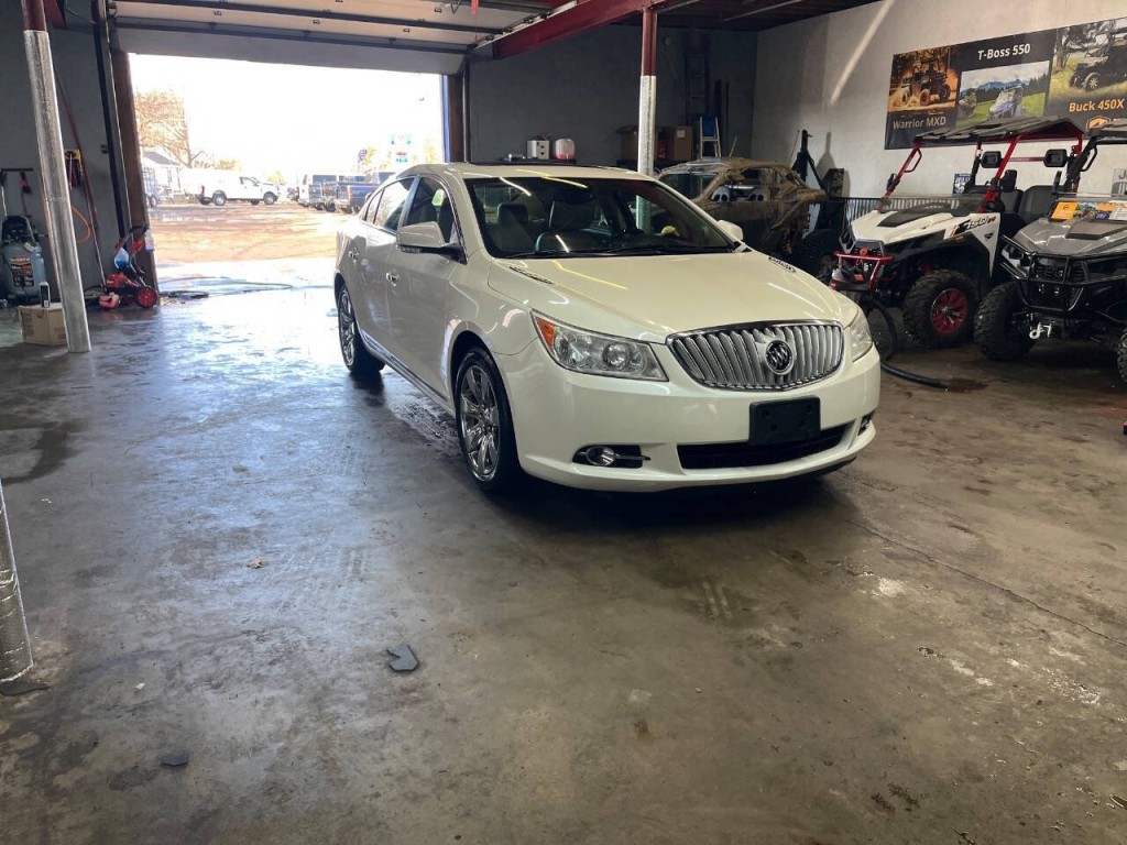 2011 Buick LaCrosse Image 2