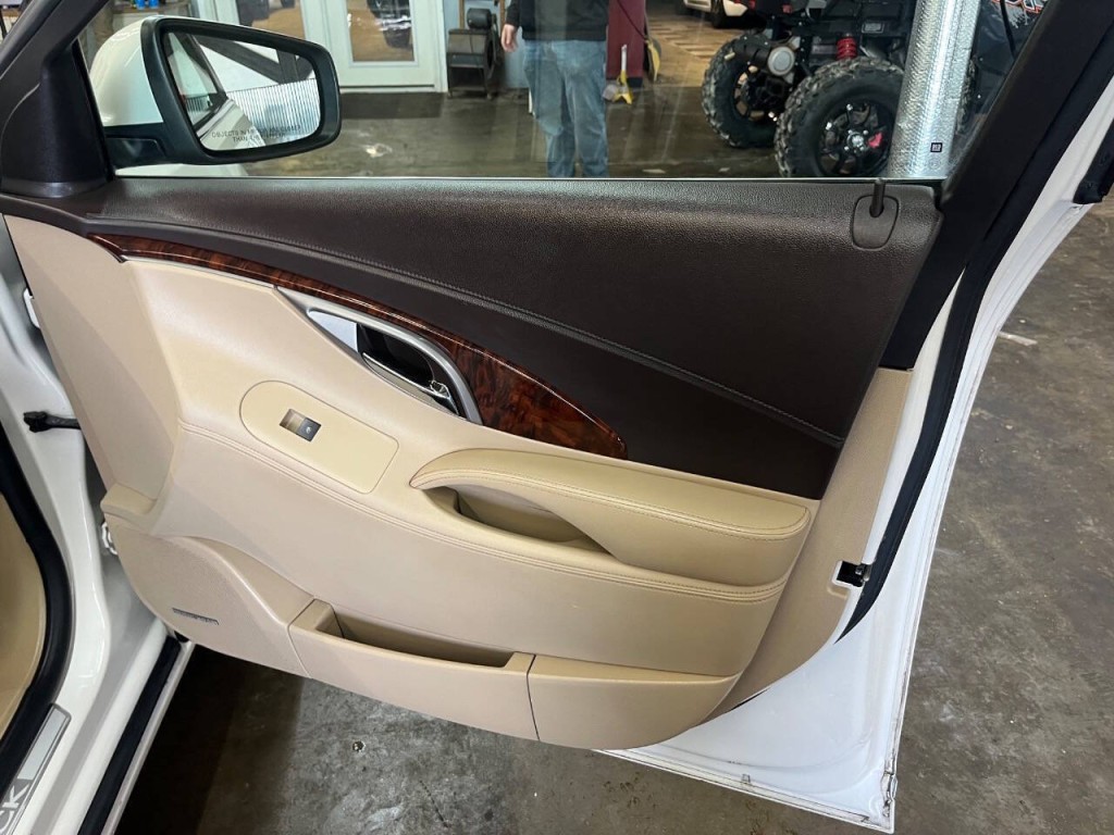 2011 Buick LaCrosse Image 11