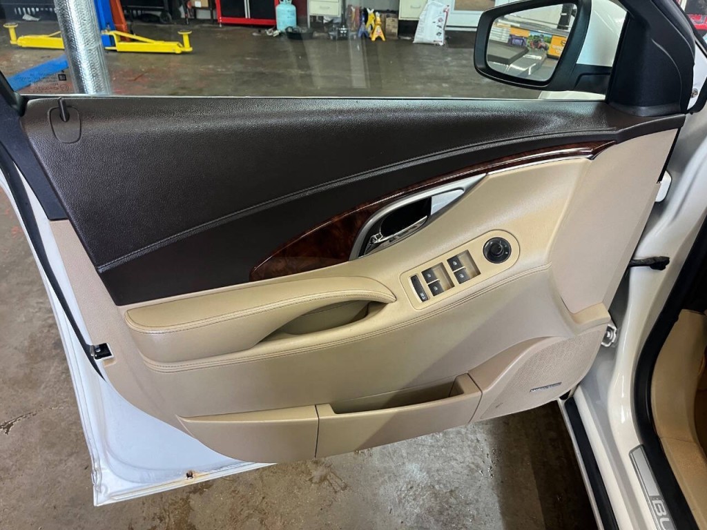 2011 Buick LaCrosse Image 21