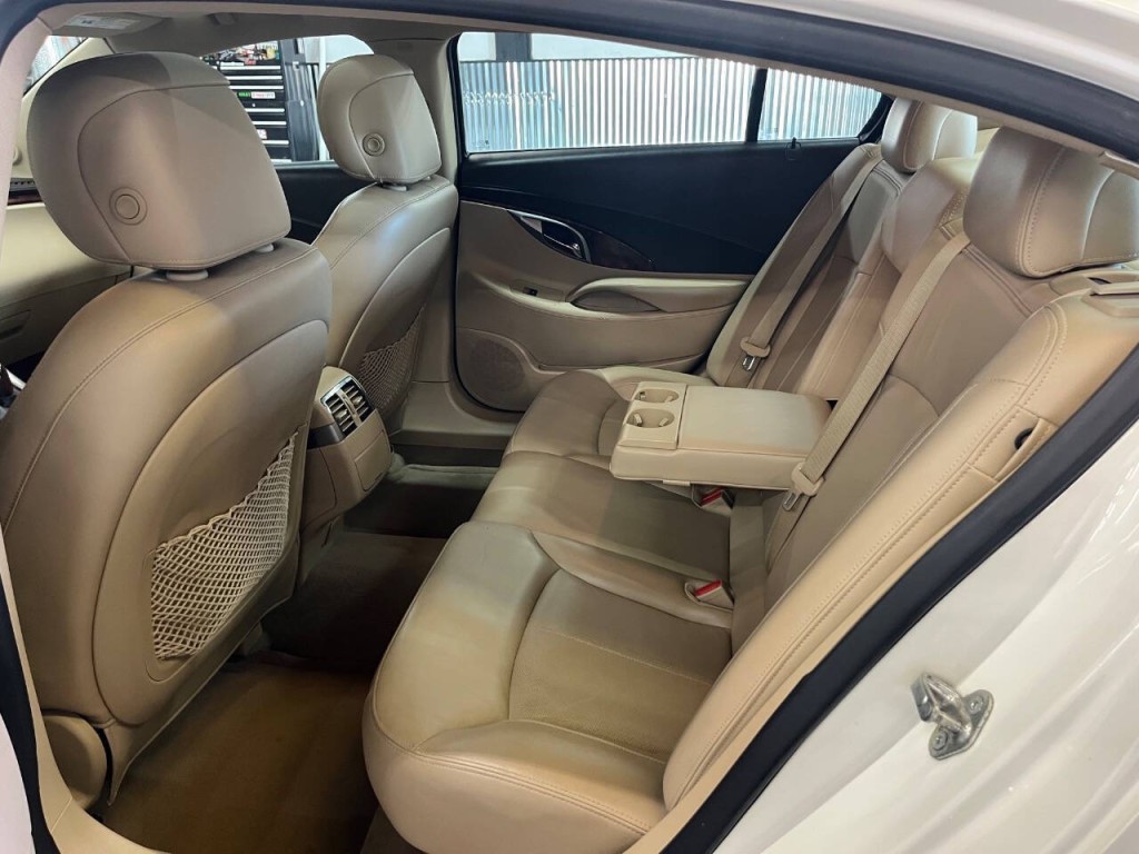 2011 Buick LaCrosse Image 24