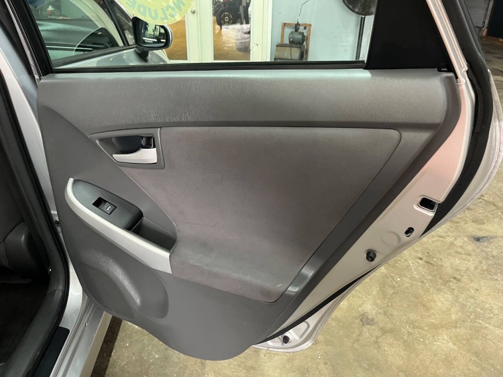 2011 Toyota Prius Image 12