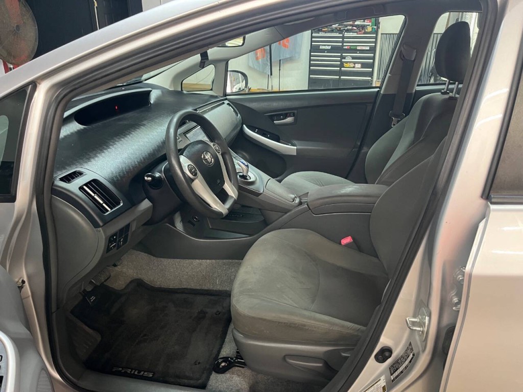 2011 Toyota Prius Image 16