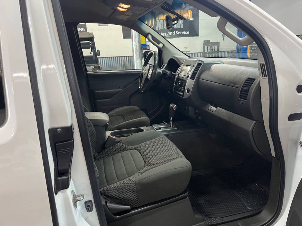 2017 Nissan Frontier Image 9