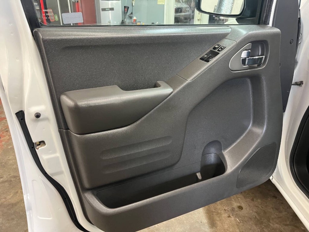 2017 Nissan Frontier Image 13