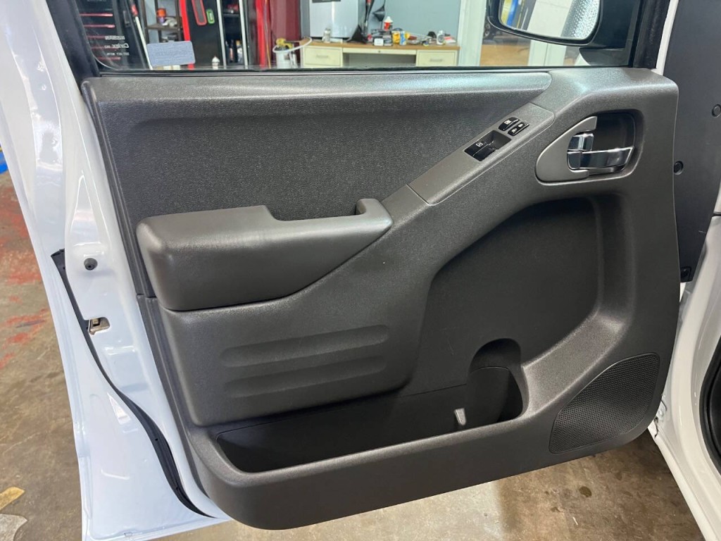 2017 Nissan Frontier Image 15