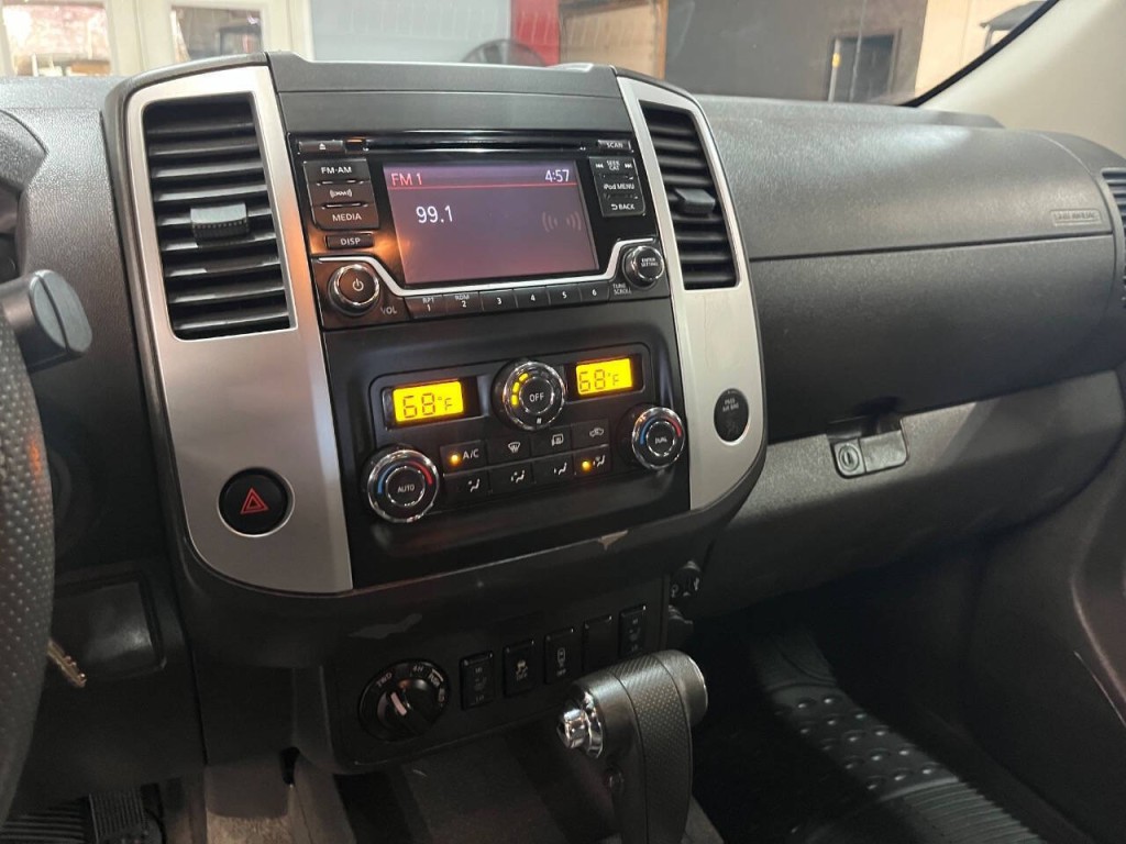 2017 Nissan Frontier Image 16