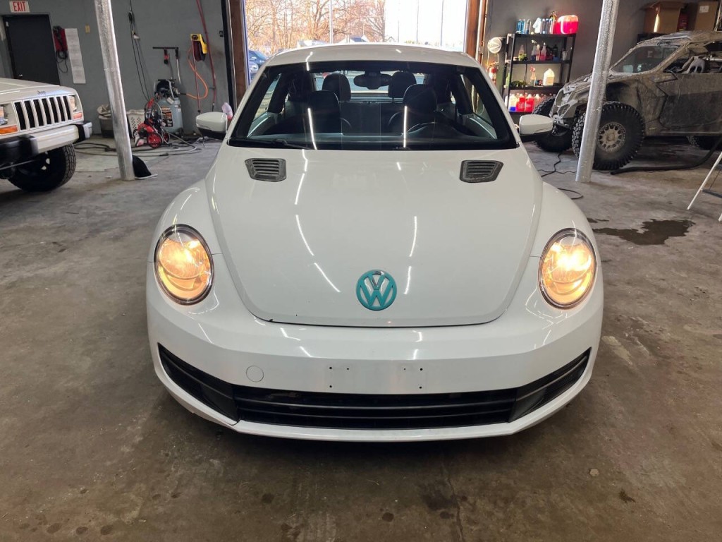 2016 Volkswagen Beetle Image 4