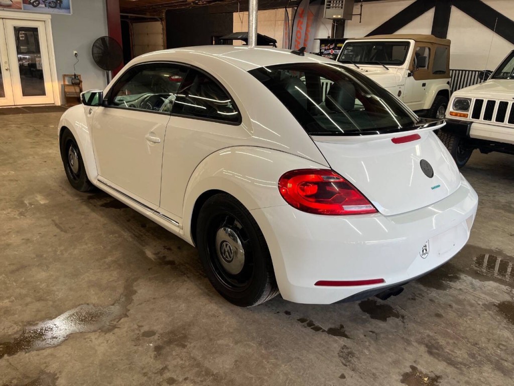 2016 Volkswagen Beetle Image 6