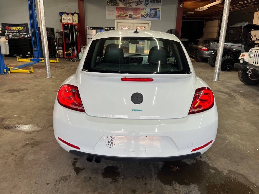 2016 Volkswagen Beetle Image 7